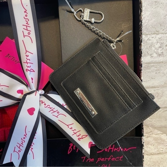 Nwt BETSEY JOHNSON 2 Piece Hat and Card Case Wallet Gift Set Pink & Black - Picture 6 of 6